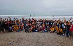 sdkt team building foto bareng kuta