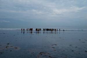sdkt team building game pantai kuta 11